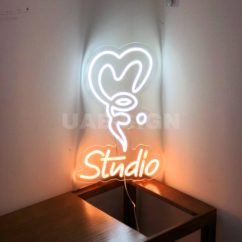 STUDIO ' NEON SIGN